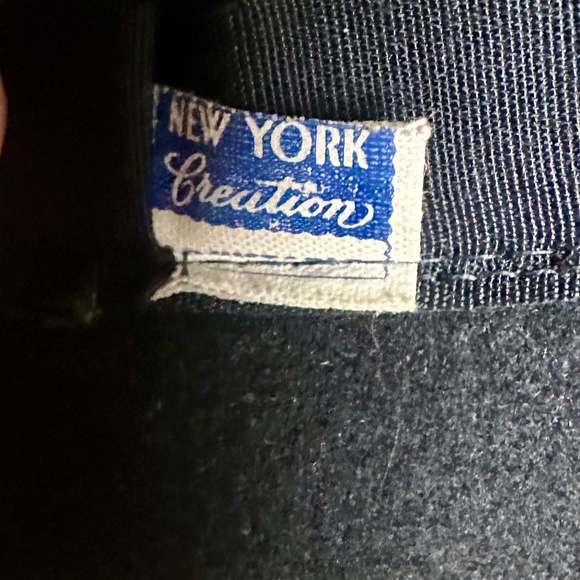 GLORIOUS 1940s' BLACK FELT TILT HAT - Picture 13 of 13